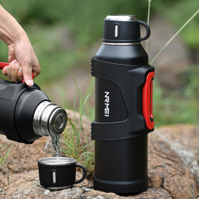 Outdoor Camping Water Filter - ステンレス鋼製断熱ジャグ、ティーフィルター付き、屋外用ポータブル魔法瓶、大容量魔法瓶、キャンプやハイキング用ウォータージャグ